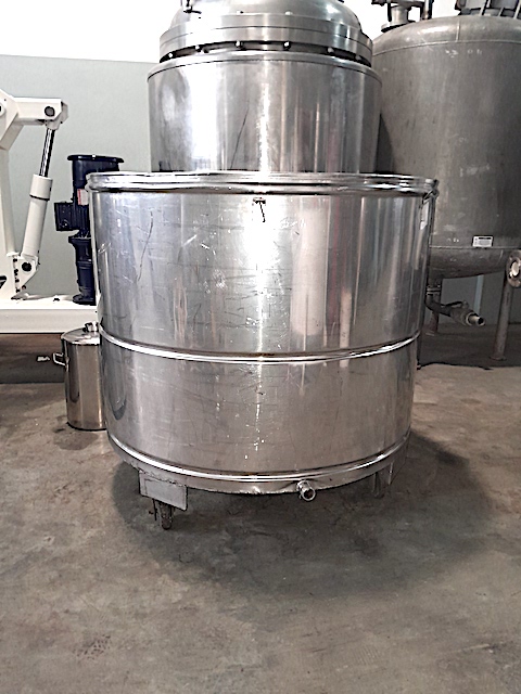 TANQUE ACERO INOXIDABLE 600 LITROS USADOS
