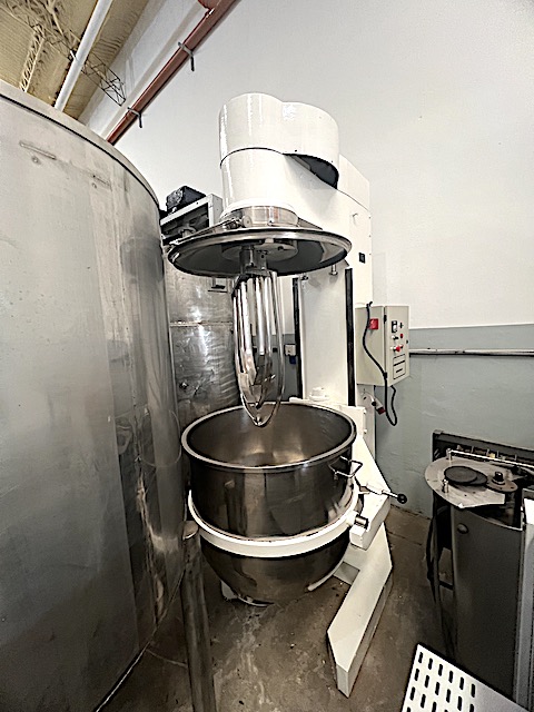 BATIDORA PLANETRAIA 400 LITROS USADAS